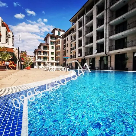 Pool Amadeus Lux 公寓 *