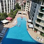 Апартамент Pool Amadeus Lux